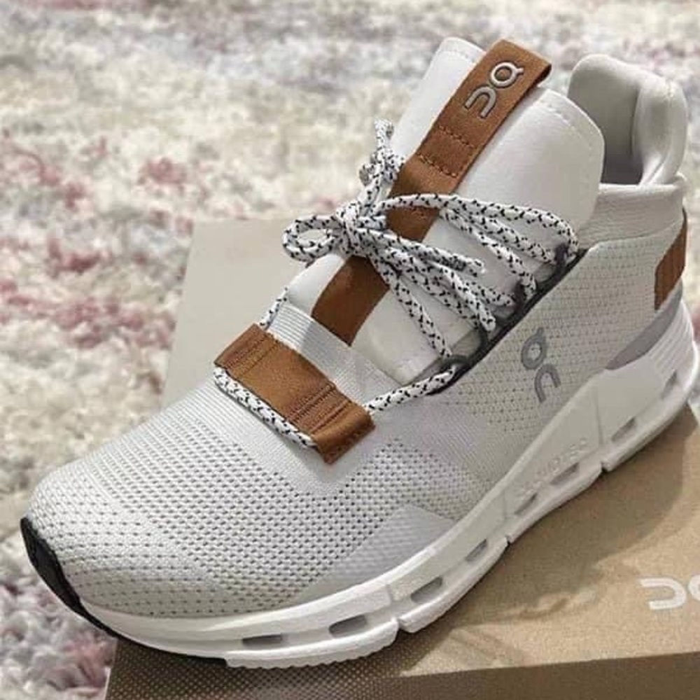 On cloud women’s size 7 shoes. Brand new never worn